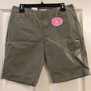 Old Navy ladies Bermuda shorts